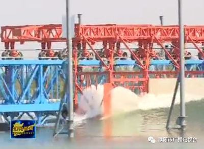 【中國(guó)極限運(yùn)動(dòng)大會(huì)在濮陽】:國(guó)家沖浪隊(duì)員來濮體驗(yàn)極限運(yùn)動(dòng)人工造浪池沖浪效果